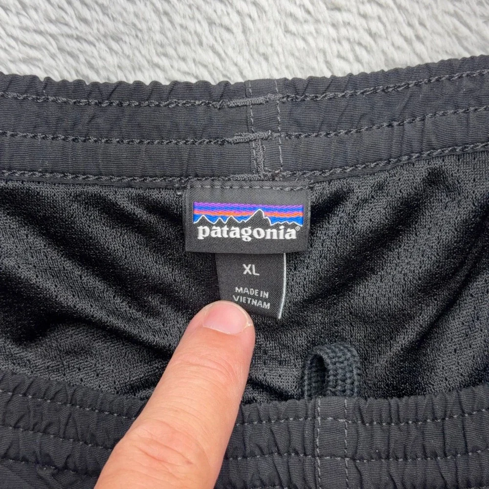 Patagonia Shorts Mens XL Black Baggies 5 Inseam Nylon Mesh Lined P-6 Logo Pocket